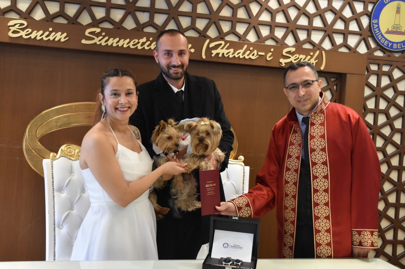 Köpekleriyle birlikte mutluluğa "evet" dediler
