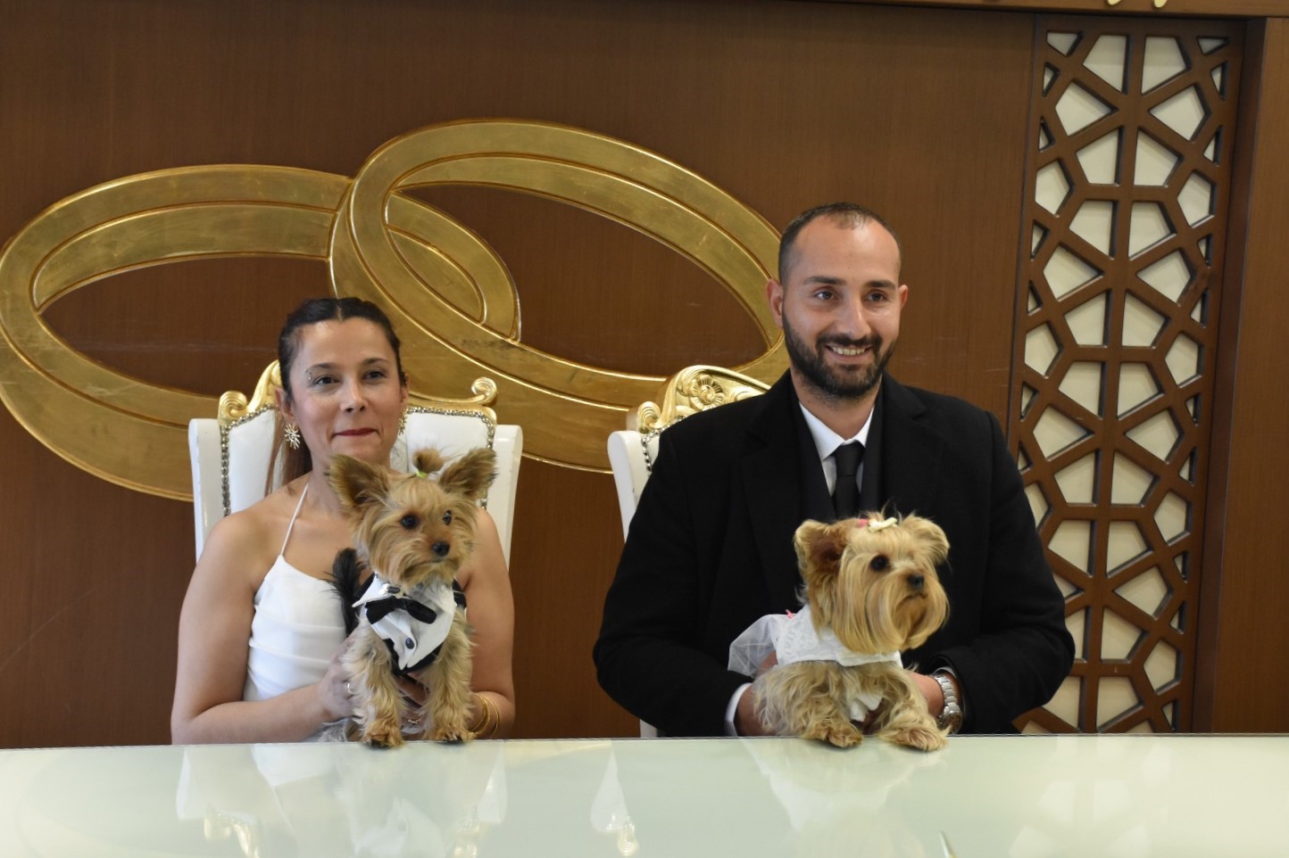 Köpekleriyle birlikte mutluluğa "evet" dediler
