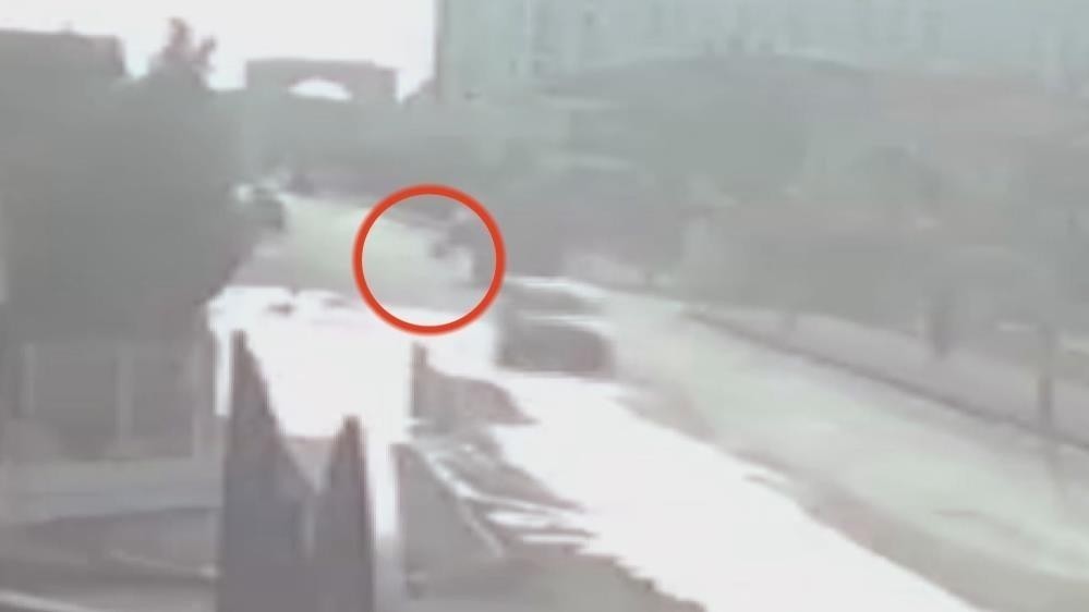 Köpekten kaçarken kamyonun altında kalarak ölmüştü, sınıf arkadaşlarının vefası anneyi duygulandırdı
