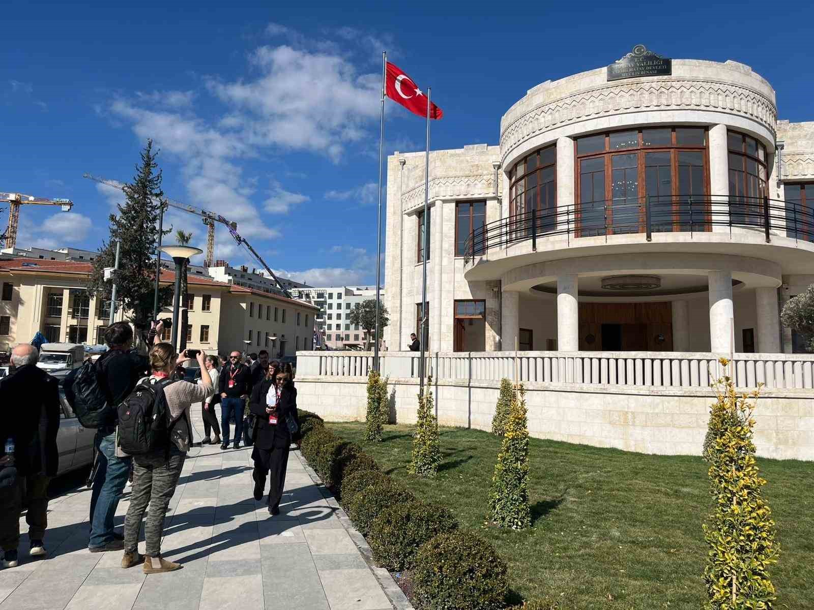 Koreli basın mensubundan depremin yıktığı Hatay’daki çalışmalara övgü dolu sözler
