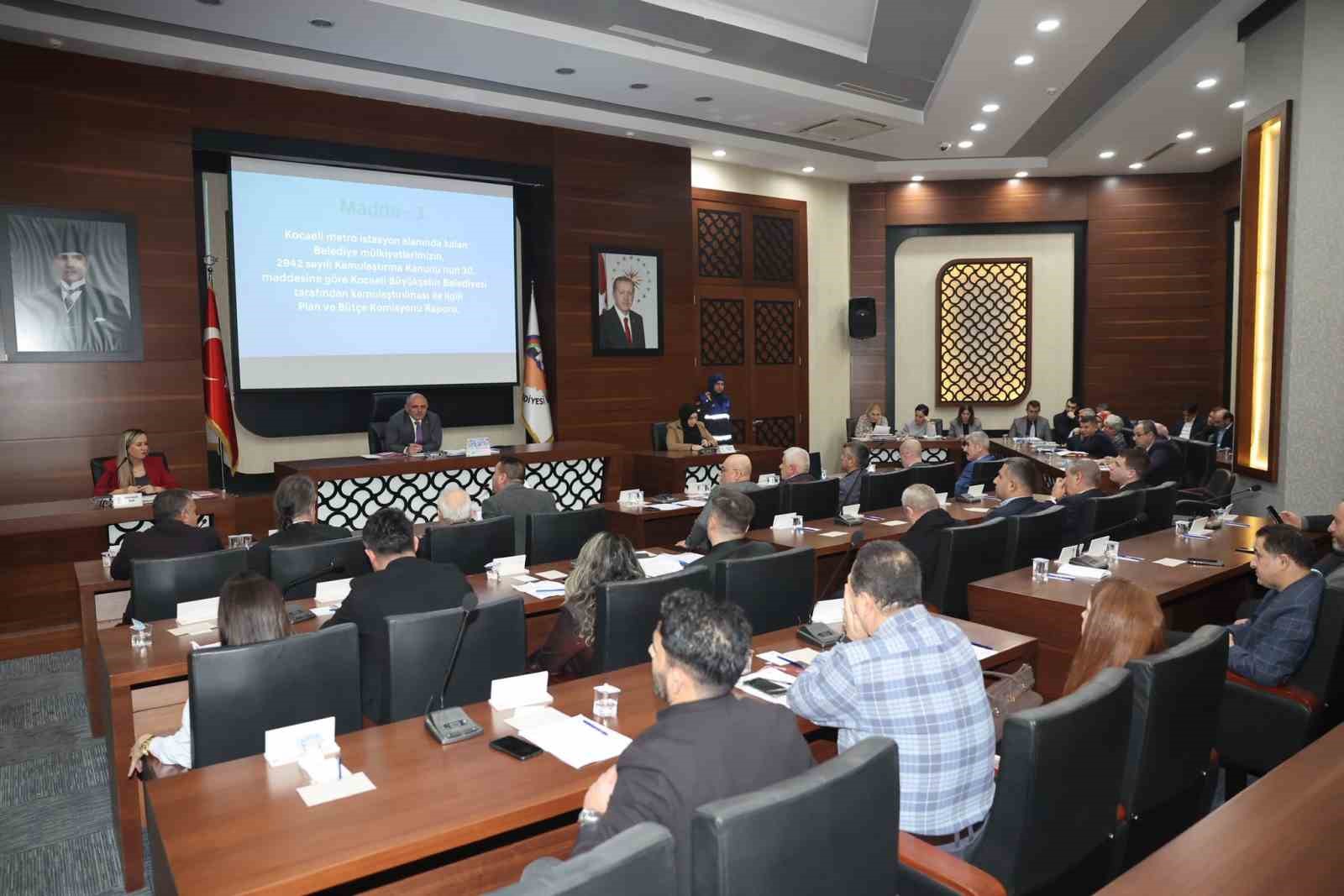 Körfez Belediye Meclisi’nde metro durağı yeri devri görüşüldü
Körfez Belediye Meclisi’nde metro durağı yeri devri görüşüldü