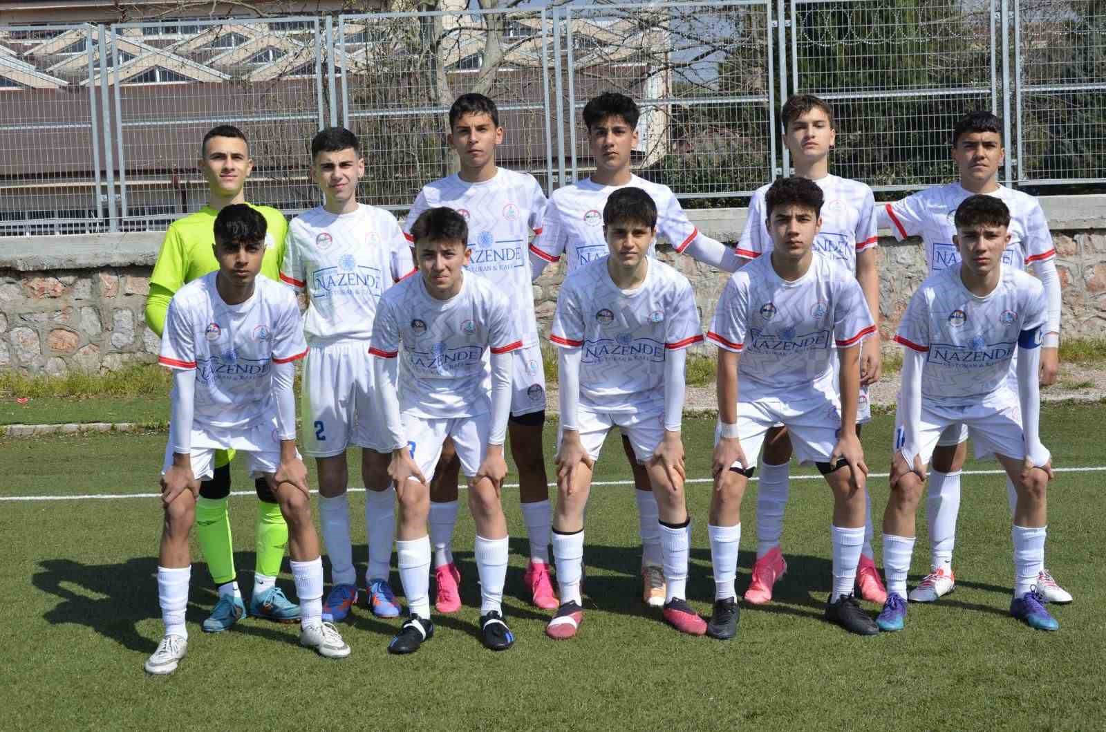 Körfez Belediyesi futbol okullarında 580 öğrenci eğitim görüyor
