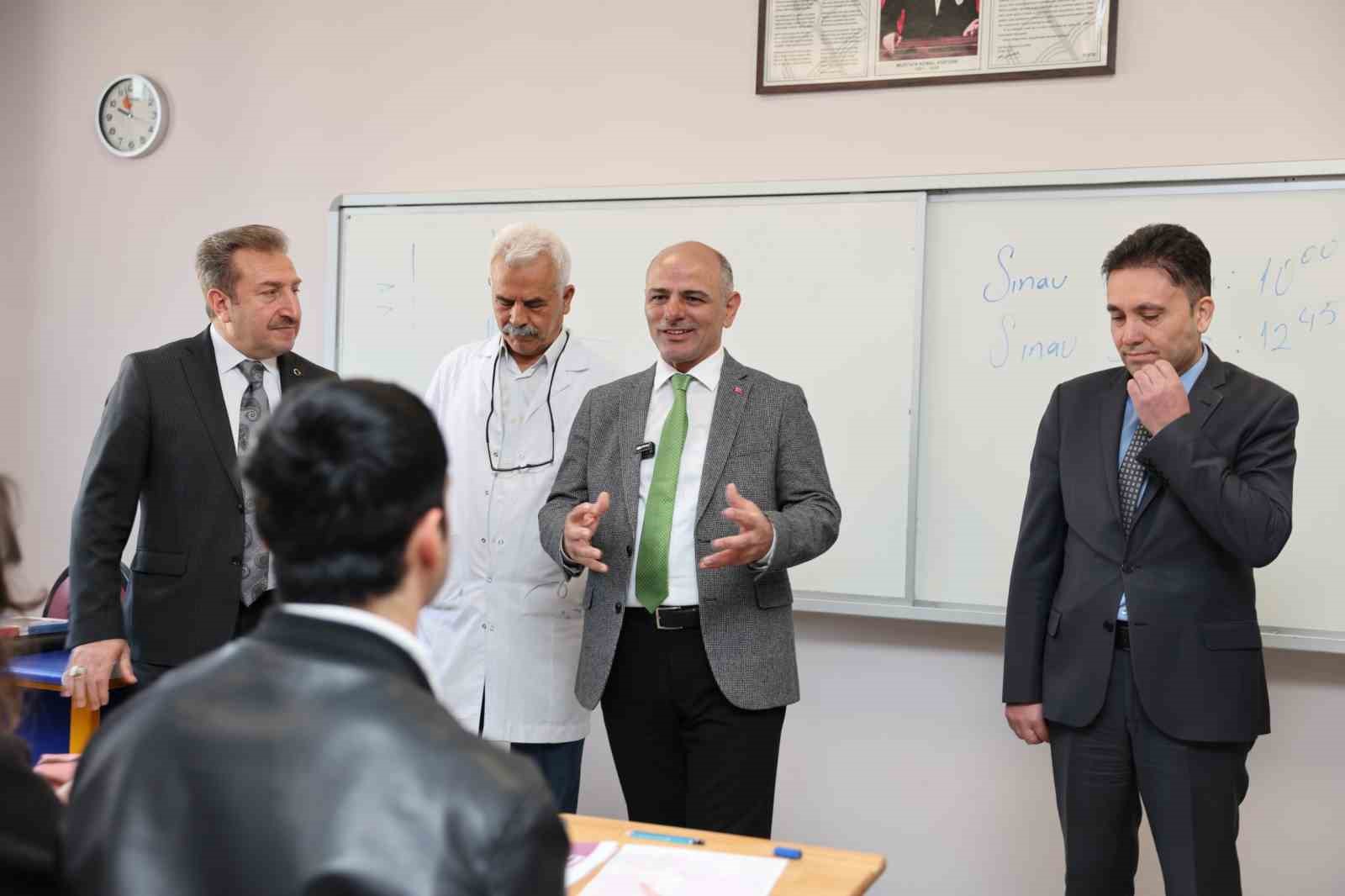 Körfez’de 4 bin 777 öğrenciye ücretsiz deneme sınavı desteği
