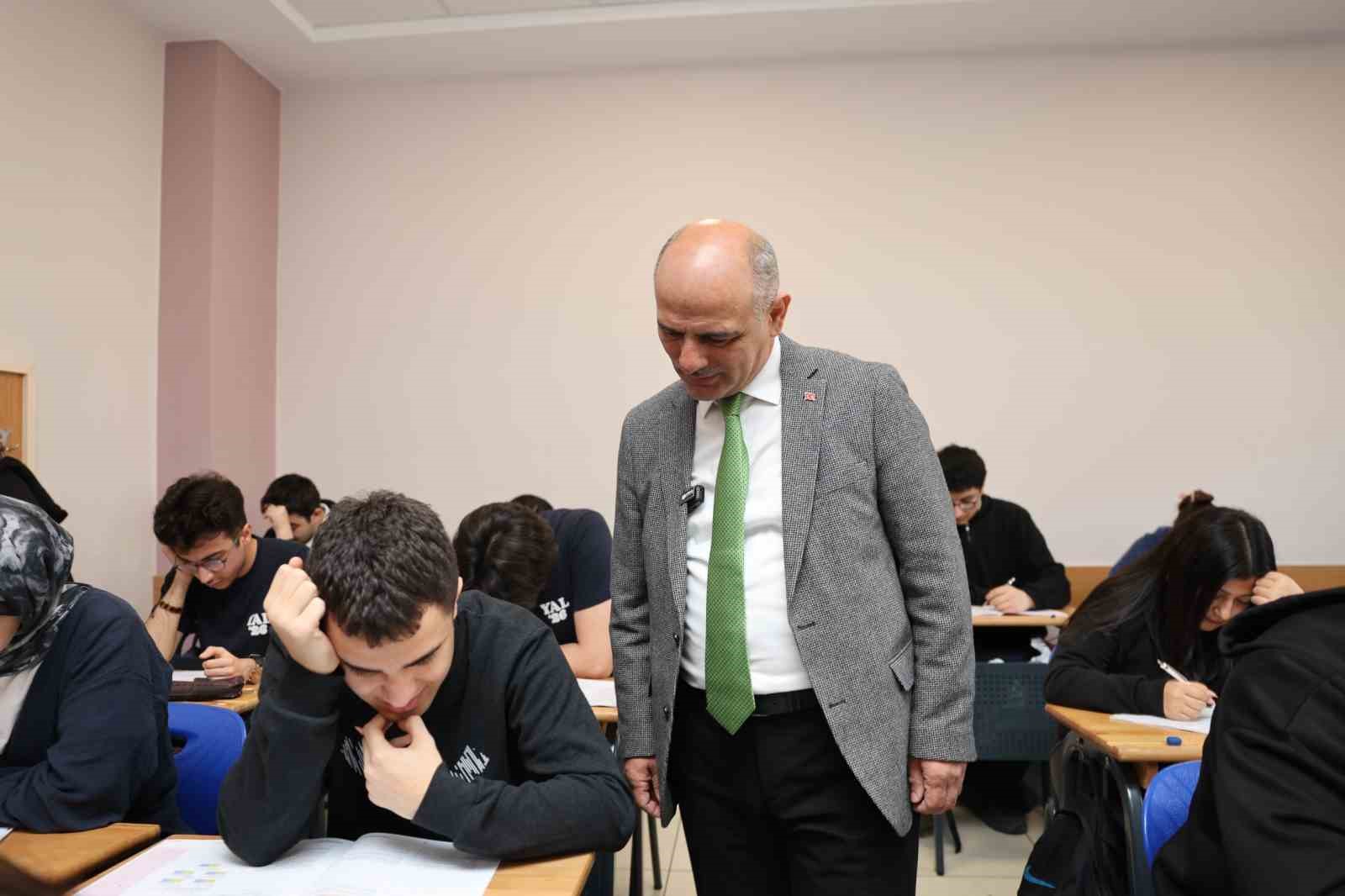 Körfez’de 4 bin 777 öğrenciye ücretsiz deneme sınavı desteği
