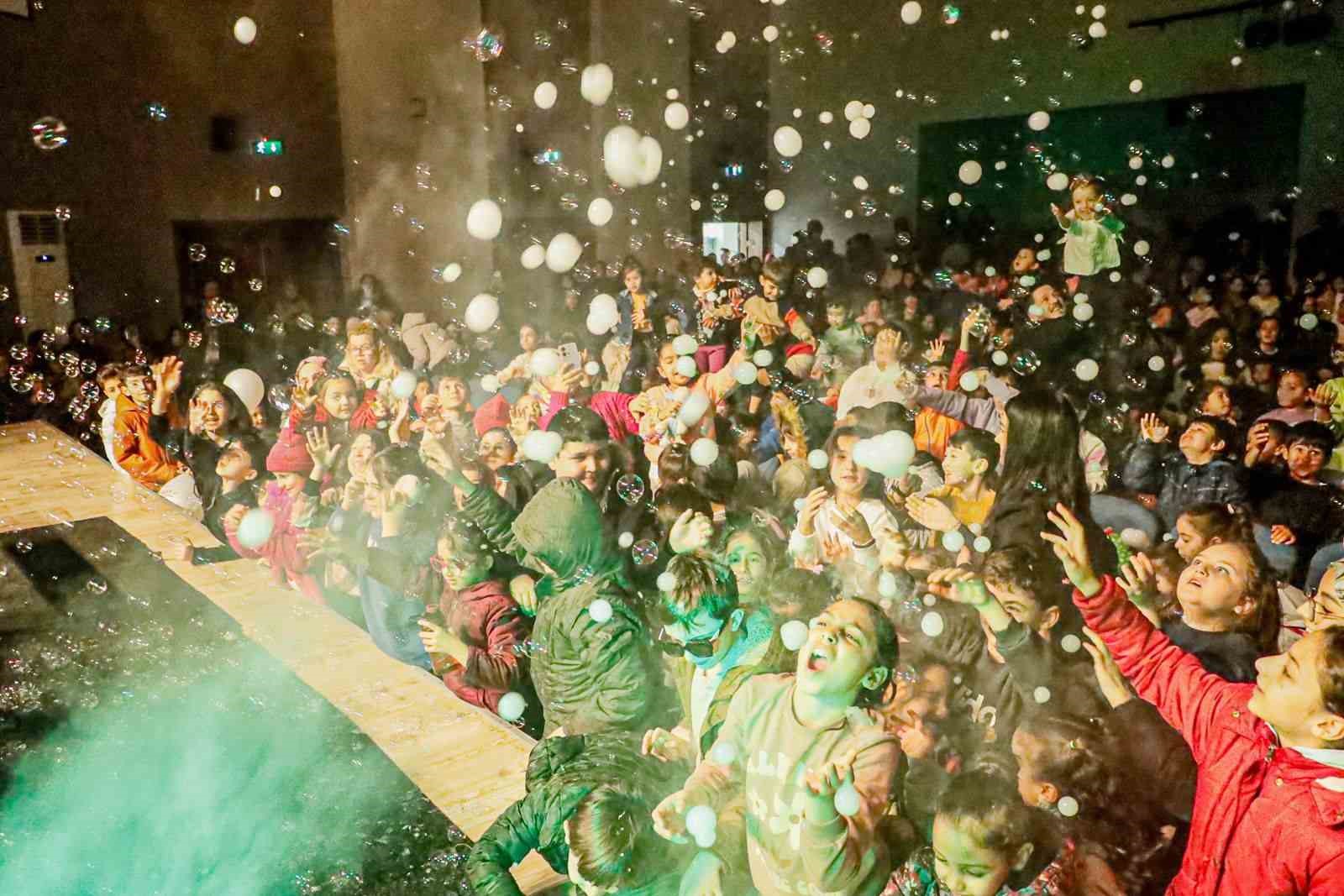 Körfez’de çocuklar Bubble Show ile eğlendi
