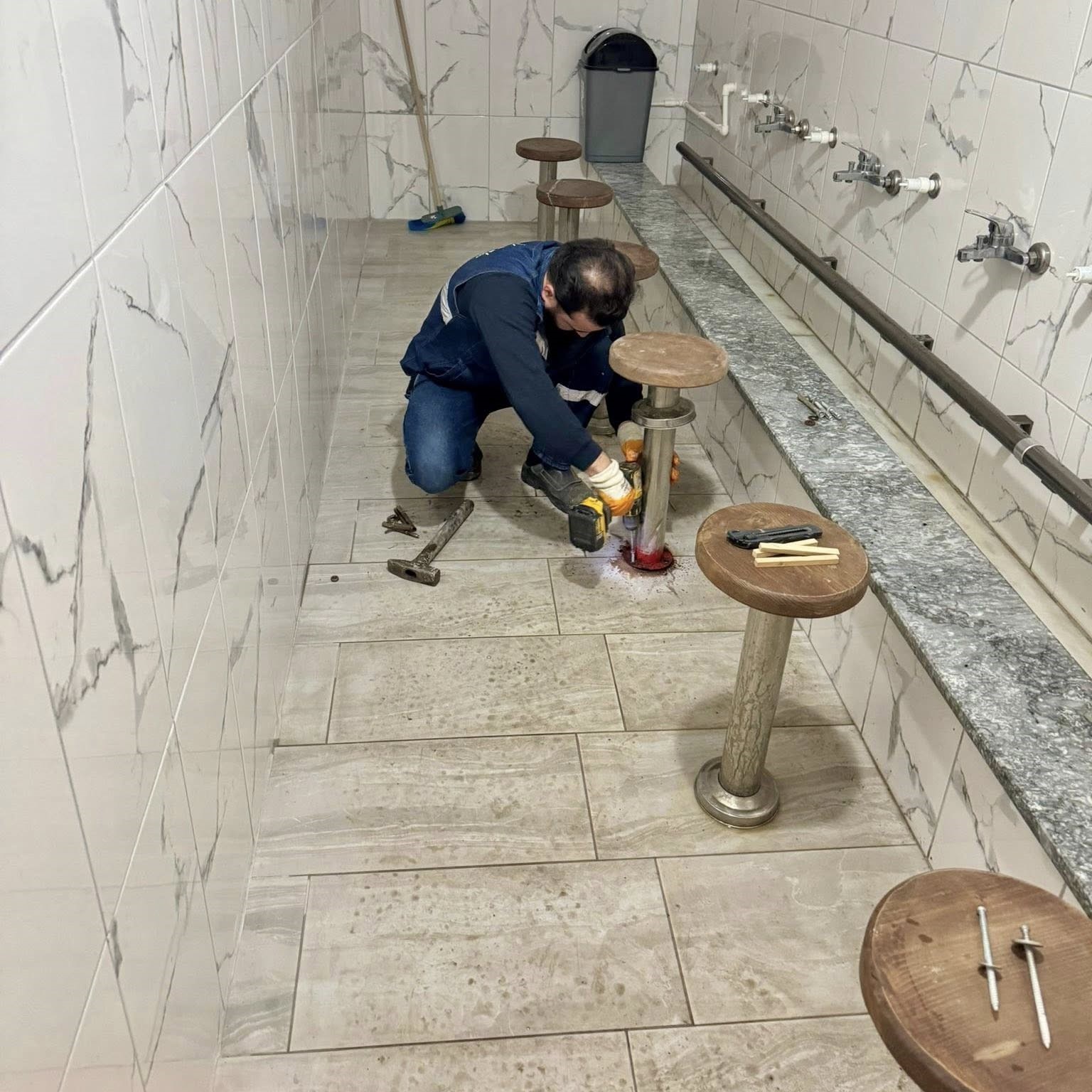 Körfez’de eğitim kurumlarına destek sürüyor
