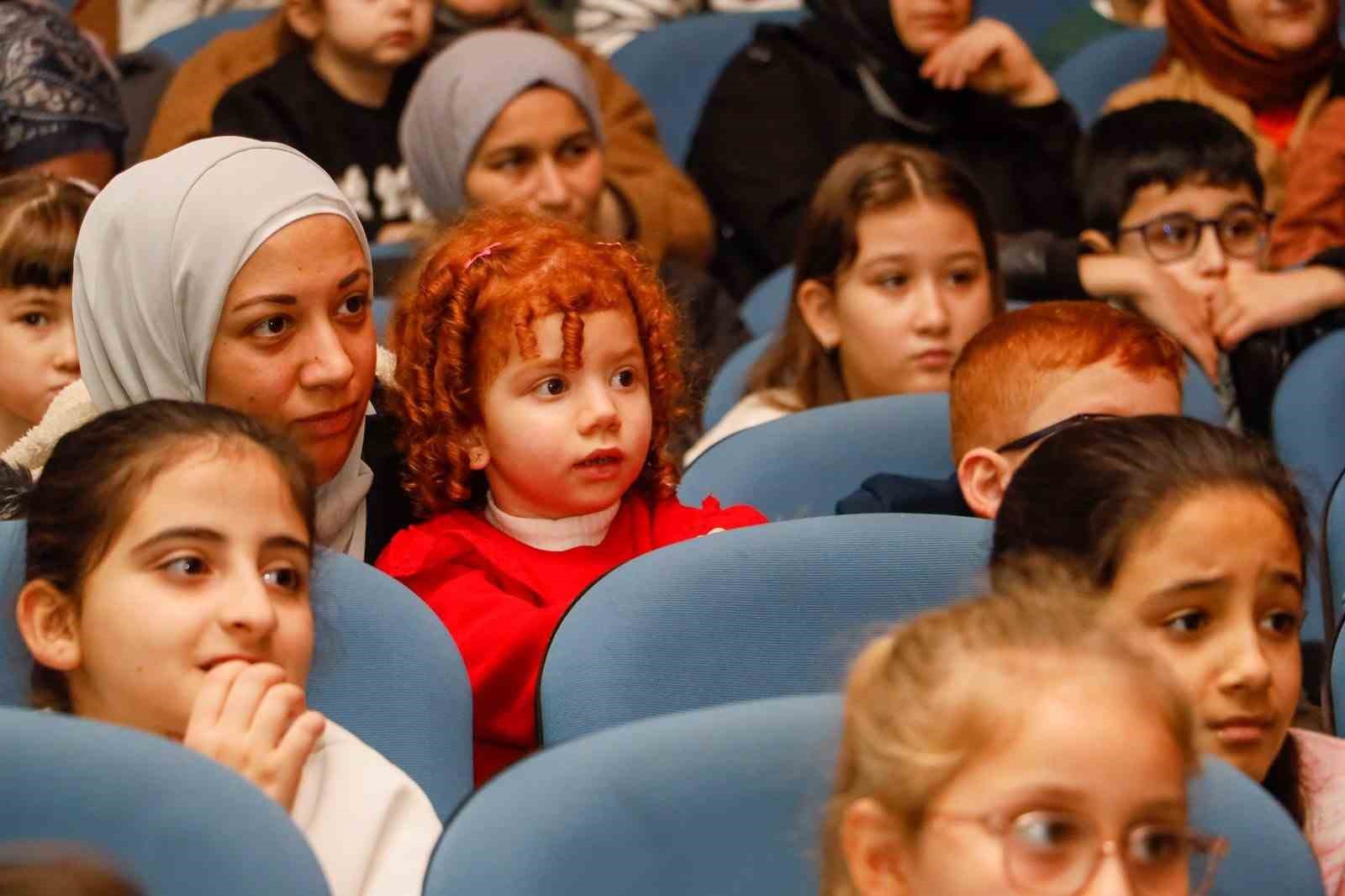 Körfez’de minik öğrenciler "Haylaz Tavşan" oyunuyla eğlendi
