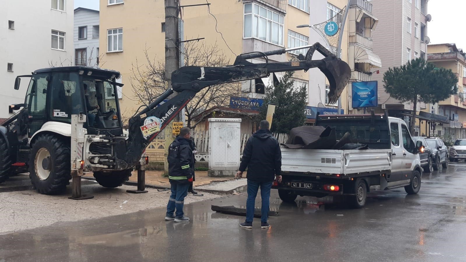 Körfez’de şiddetli fırtınada çatılar uçtu, araçlar hasar gördü
