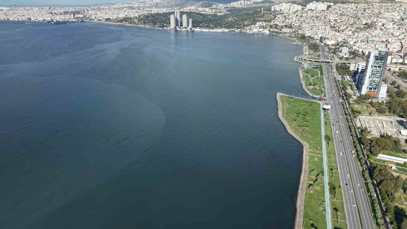 Körfez’den 1 milyon ton çamur çıkarıldı
Körfez’den 1 milyon ton çamur çıkarıldı