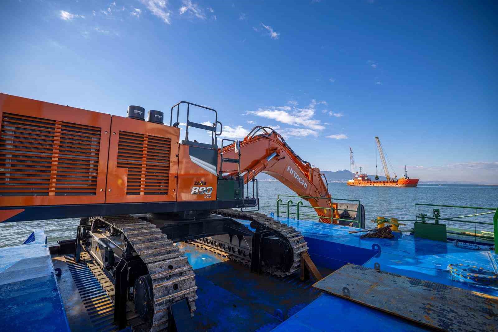 Körfez’den 1 milyon ton çamur çıkarıldı
Körfez’den 1 milyon ton çamur çıkarıldı