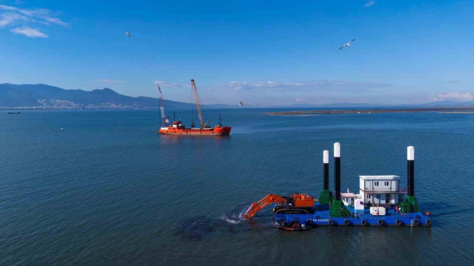 Körfez’den 1 milyon ton çamur çıkarıldı
Körfez’den 1 milyon ton çamur çıkarıldı