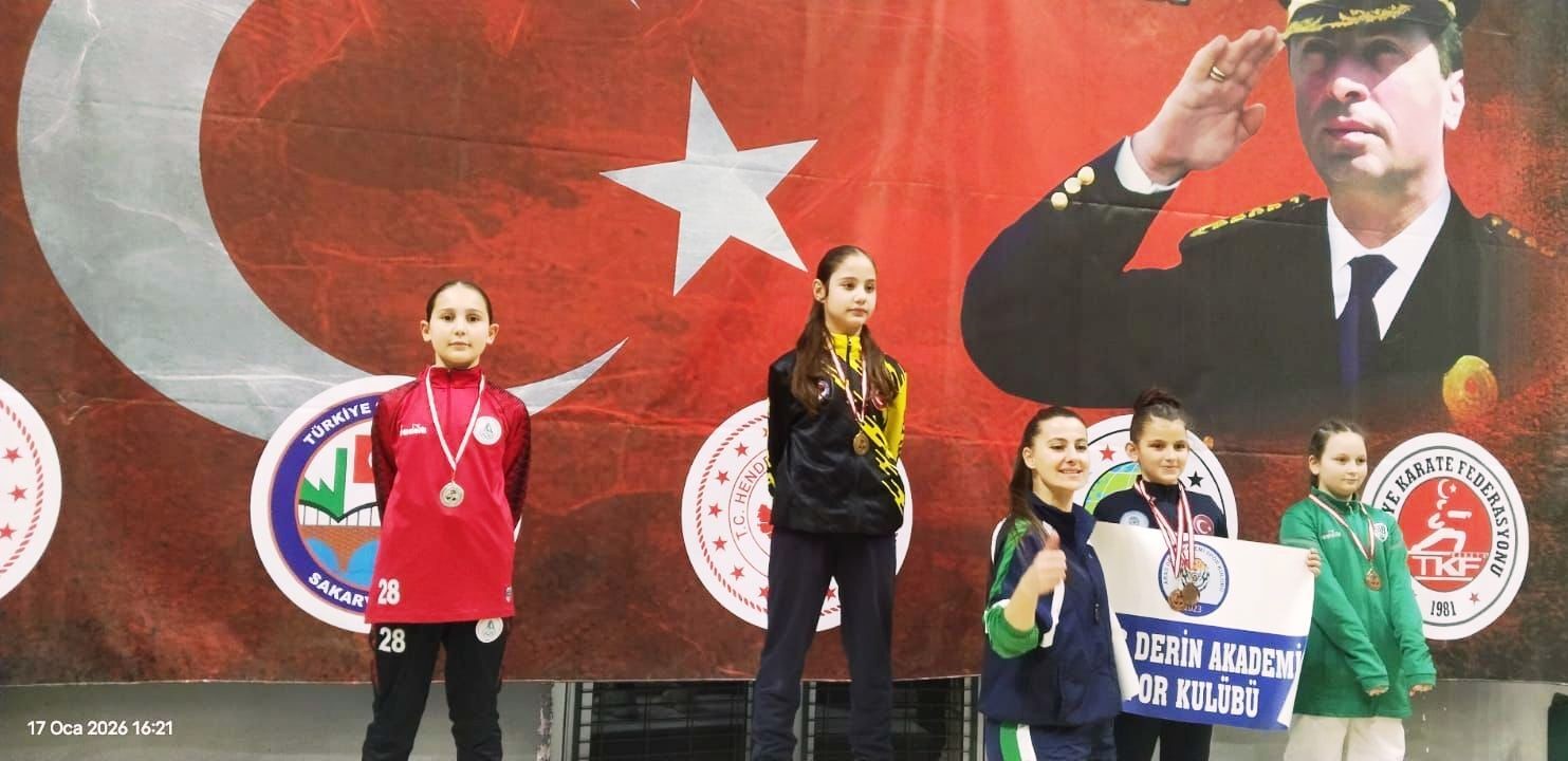 Körfezli karateciler Gaffar Okkan Turnuvası’ndan 8 madalyayla döndü
