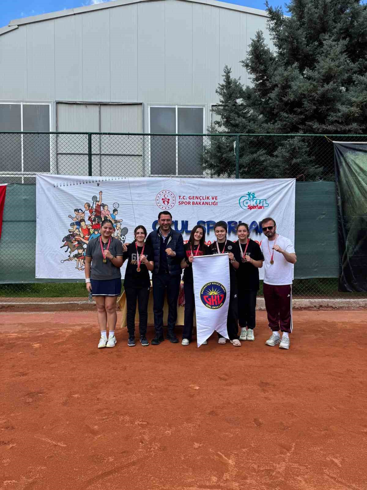 Kortların şampiyonu Gaziantep Kolej Vakfı Türkiye finallerinde
