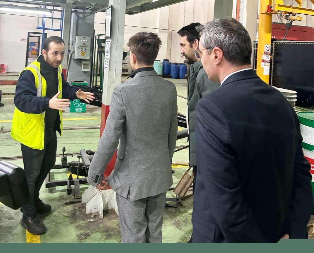 Koruma altındaki çocuğun şoförlük hayali vatmanlıkla taçlandı
Koruma altındaki çocuğun şoförlük hayali vatmanlıkla taçlandı