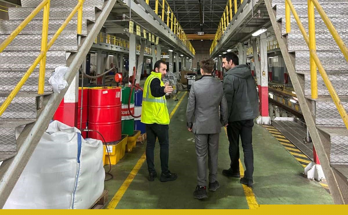 Koruma altındaki çocuğun şoförlük hayali vatmanlıkla taçlandı
Koruma altındaki çocuğun şoförlük hayali vatmanlıkla taçlandı