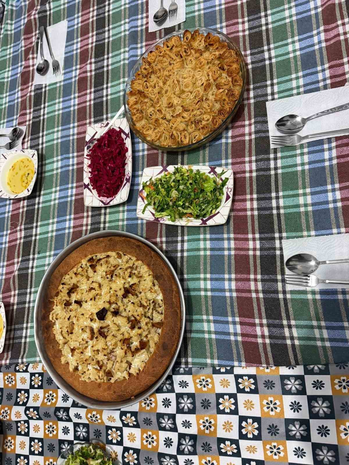 Koruma altındaki çocuklardan "Yemekteyiz" etkinliği
