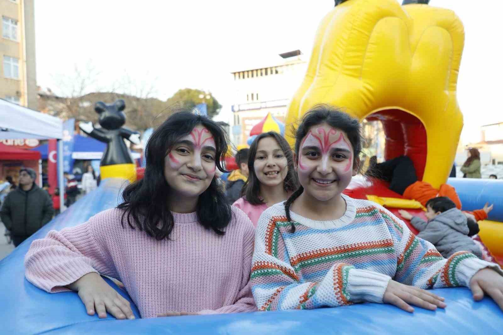 Köşklü çocuklar Büyükşehir’in Ramazan şenliğinde eğlendi
