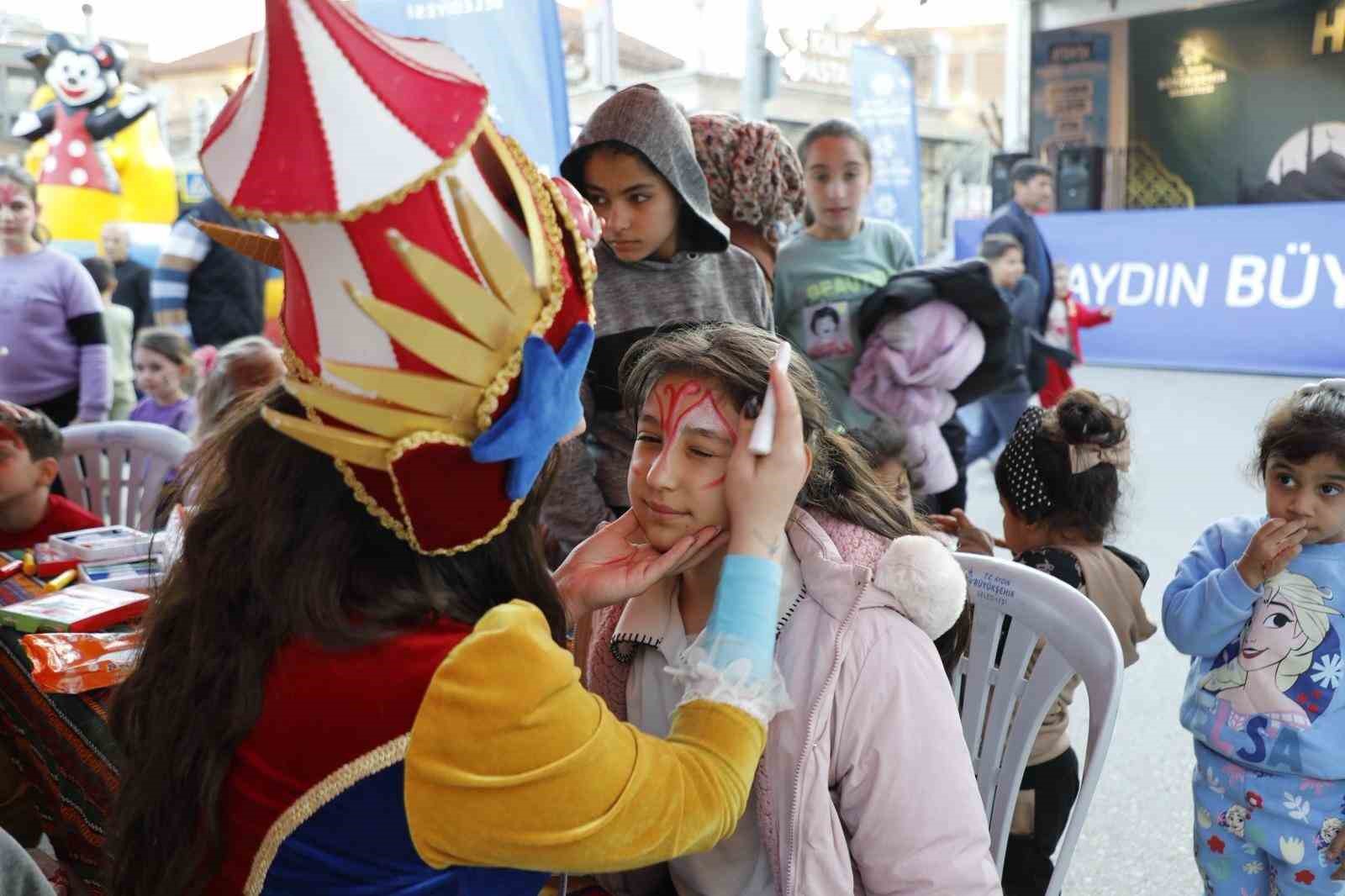 Köşklü çocuklar Büyükşehir’in Ramazan şenliğinde eğlendi
