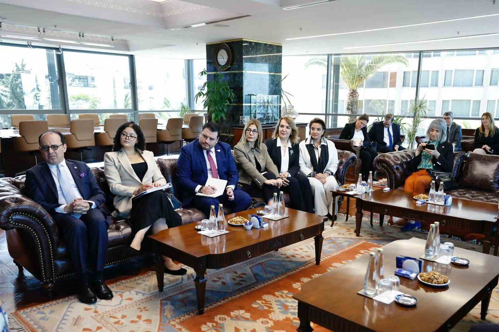 Kosta Rika First Lady’si Zeikate’den İzmir Ticaret Odası’na ziyaret
