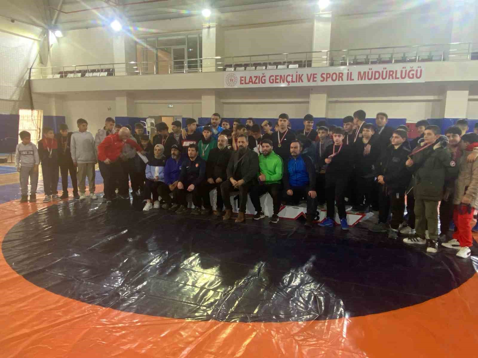 Kovancılar güreş takımı Elazığ’da 8 altın madalyayla zirveye çıktı
