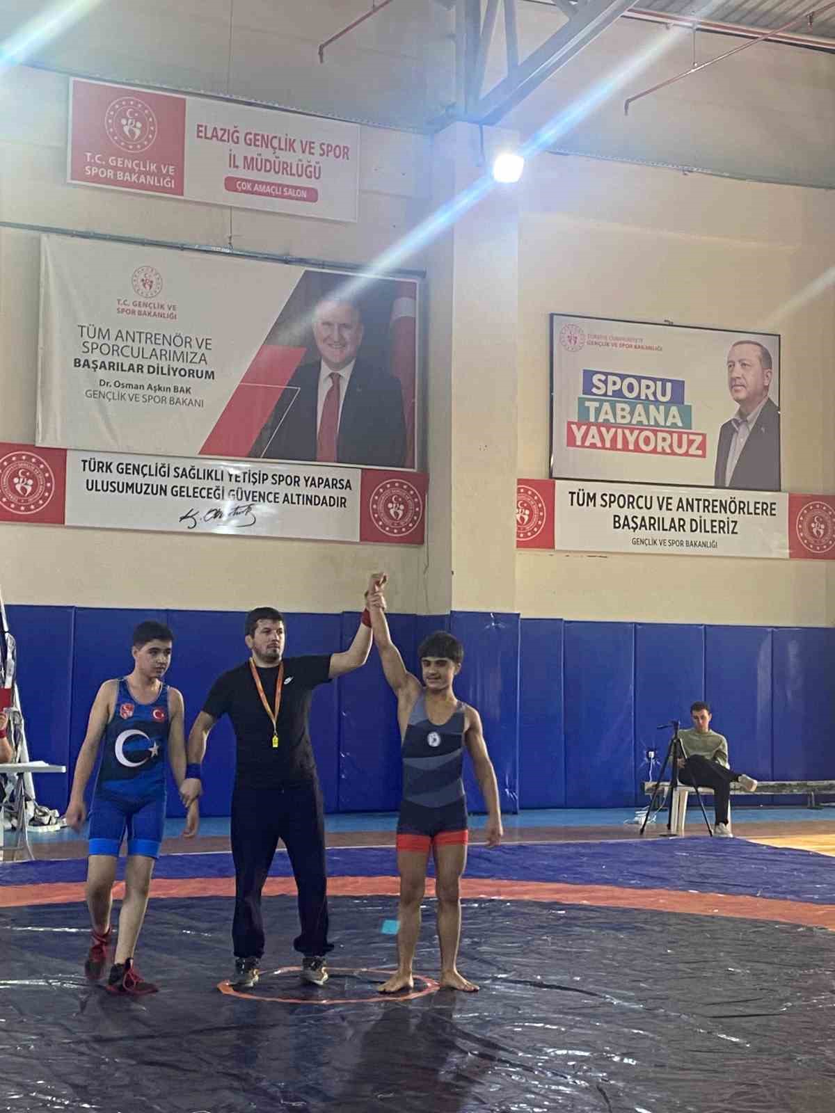 Kovancılar güreş takımı Elazığ’da 8 altın madalyayla zirveye çıktı
