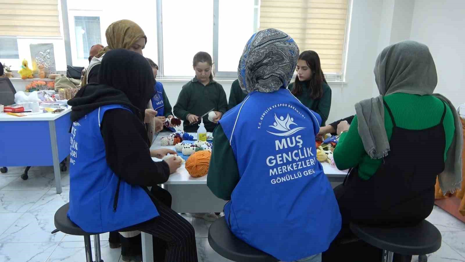 Köy çocukları, gençlik merkezi gönüllüleriyle doyasıya eğlendi

