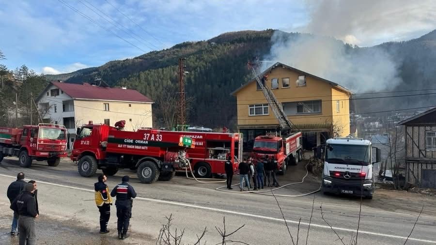 Köy evinin çatı katında çıkan yangın söndürüldü
