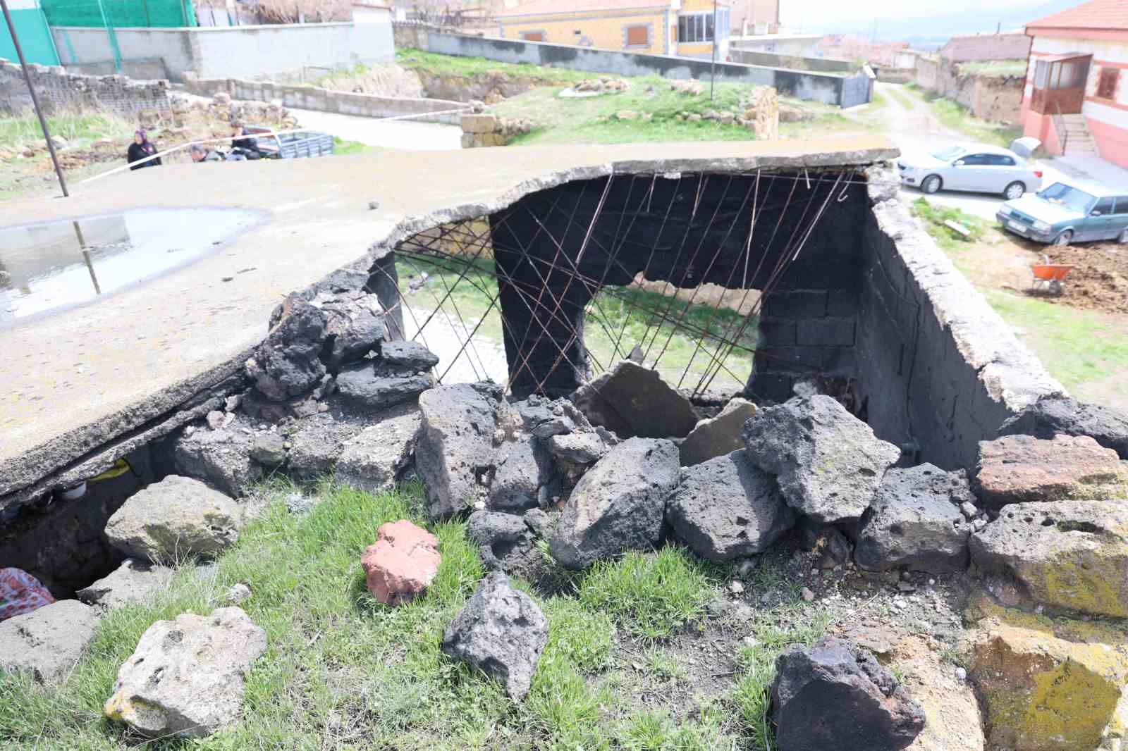 Köy fırının tavanı çöktü: 1 kişi hayatını kaybetti
