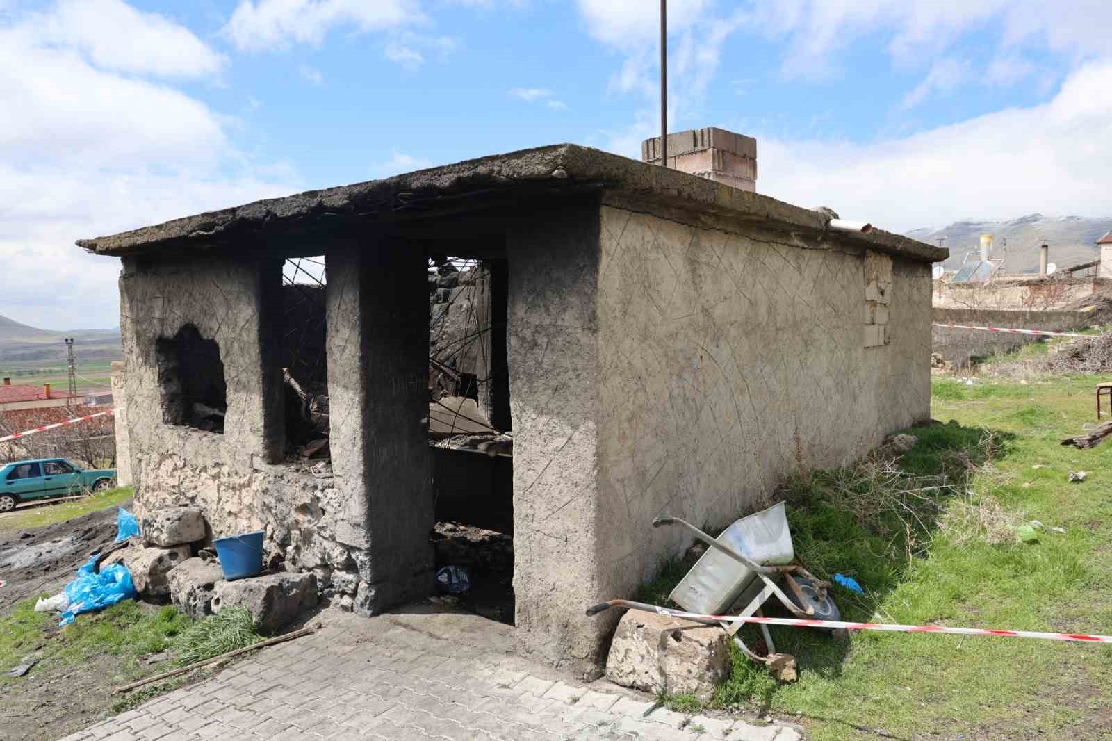 Köy fırının tavanı çöktü: 1 kişi hayatını kaybetti
