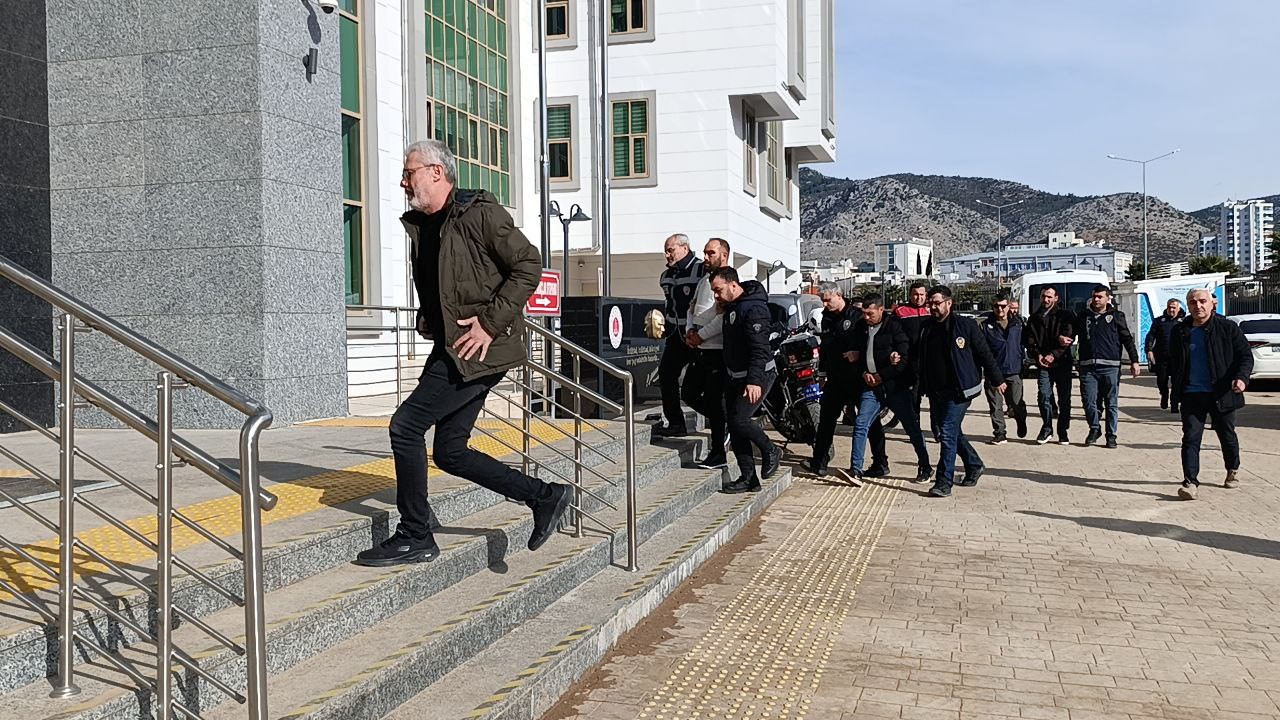 Köy kuşatıldı, katiller ile onlara yardım edenler yakalandı: 4 şüpheli adliyeye sevk edildi
