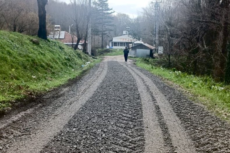 Köy yollarında çalışmalar sürüyor
