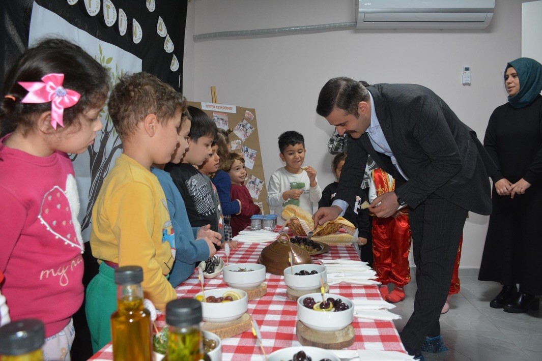 Köyceğiz Beyobası Anaokulu’nda zeytin yetiştiriciliği eğitimi ve fidan dağıtımı
