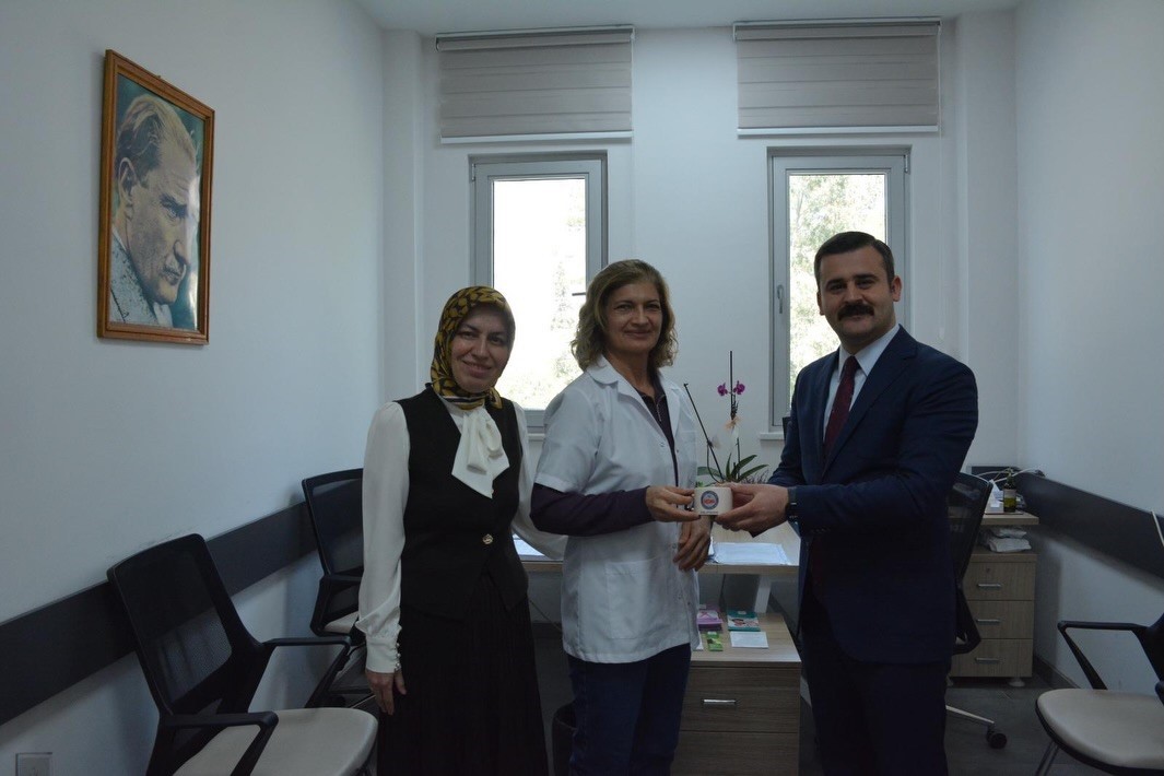 Köyceğiz Kaymakamı Kumcu, sağlık çalışanlarının Tıp Bayramı’nı kutladı
