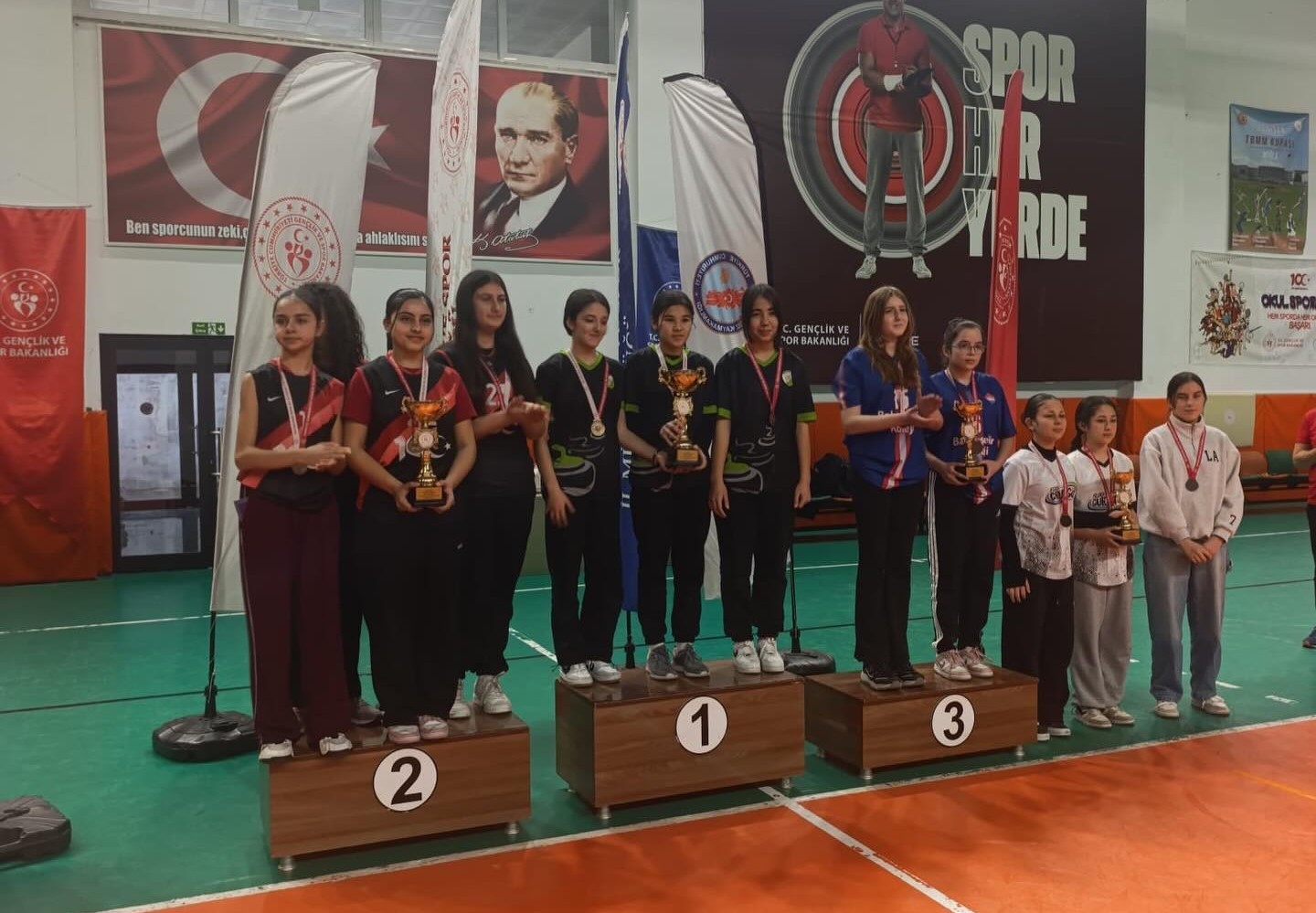 Köyceğiz Toparlar Ortaokulu Kız Takımı Floor Curling İl Şampiyonu oldu
