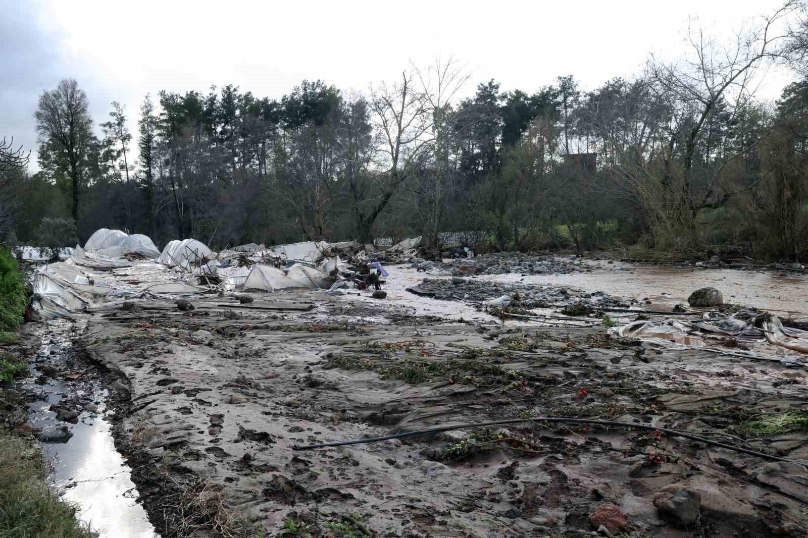 Köyceğiz’de 3 günde metrekareye 158 kg yağış düştü
Köyceğiz’de 3 günde metrekareye 158 kg yağış düştü