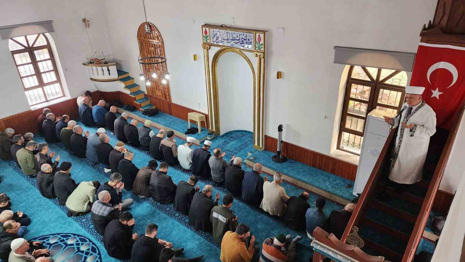 Köyceğiz’de deprem şehitleri için dua ve lokma hayrı yapıldı
Köyceğiz’de deprem şehitleri için dua ve lokma hayrı yapıldı