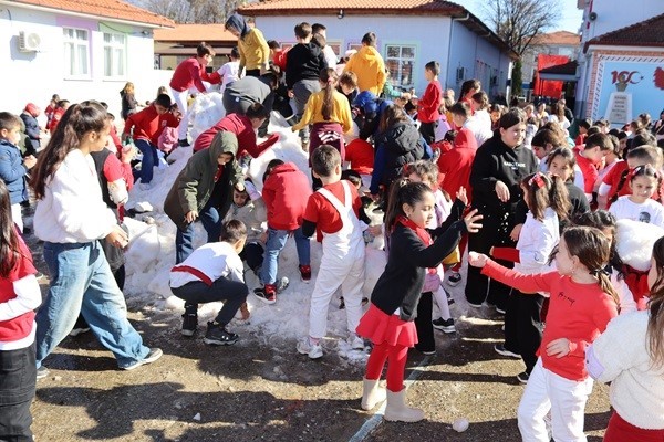 Köyceğiz’de öğrencilere kar sürprizi
