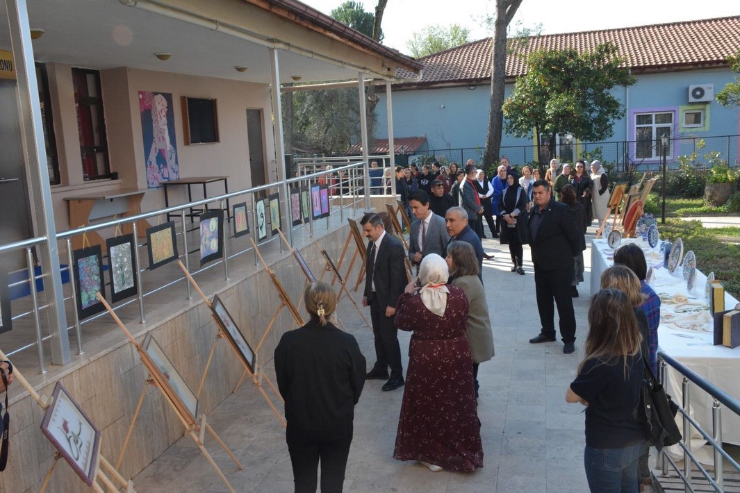 Köyceğiz’de "Sanatın Diliyle Değerlerimiz" sergisi açıldı
