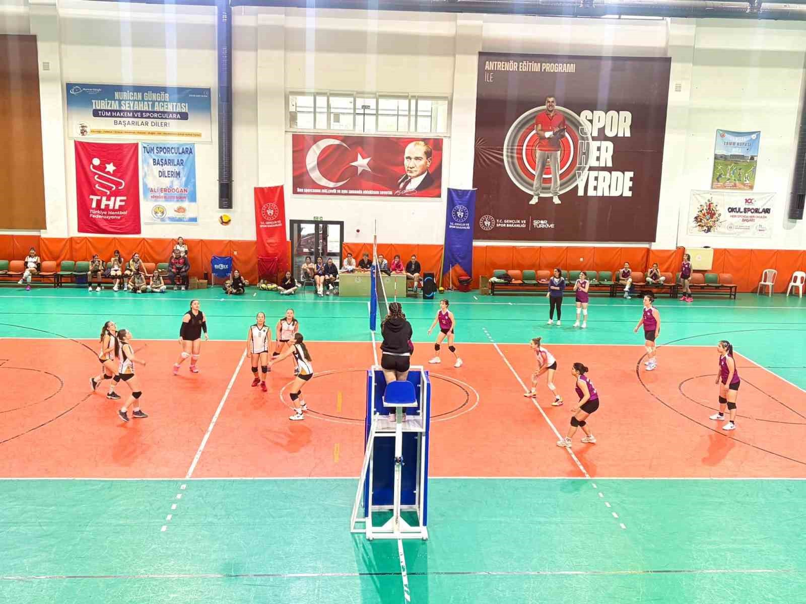 Köyceğiz’de voleybol coşkusu, 150 sporcu aynı sahada buluştu

