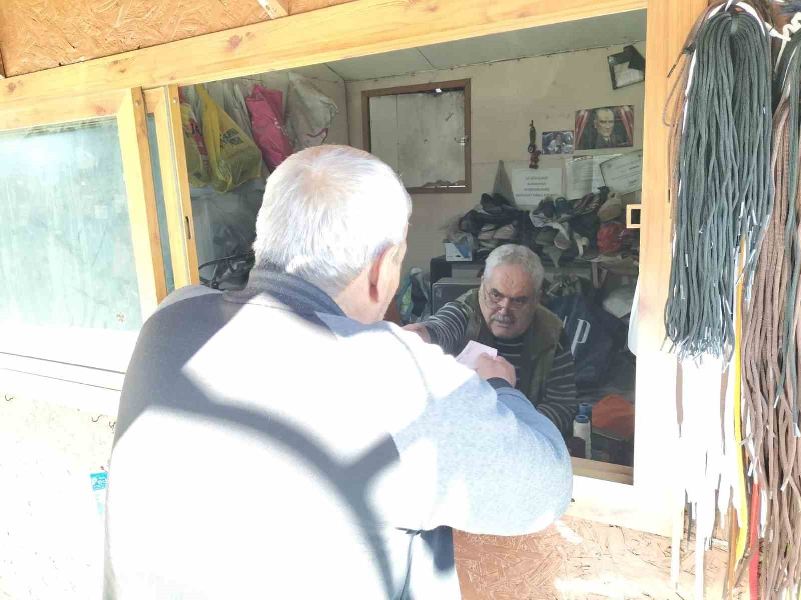 Köyceğiz’in son ayakkabı ustası, emekli oldu ama mesleğini bırakamadı
