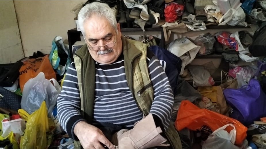 Köyceğiz’in son ayakkabı ustası, emekli oldu ama mesleğini bırakamadı
