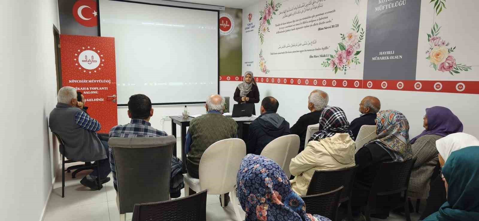 Köyceğizli 25 hacı adayı seminerlerle hacca hazırlandı
