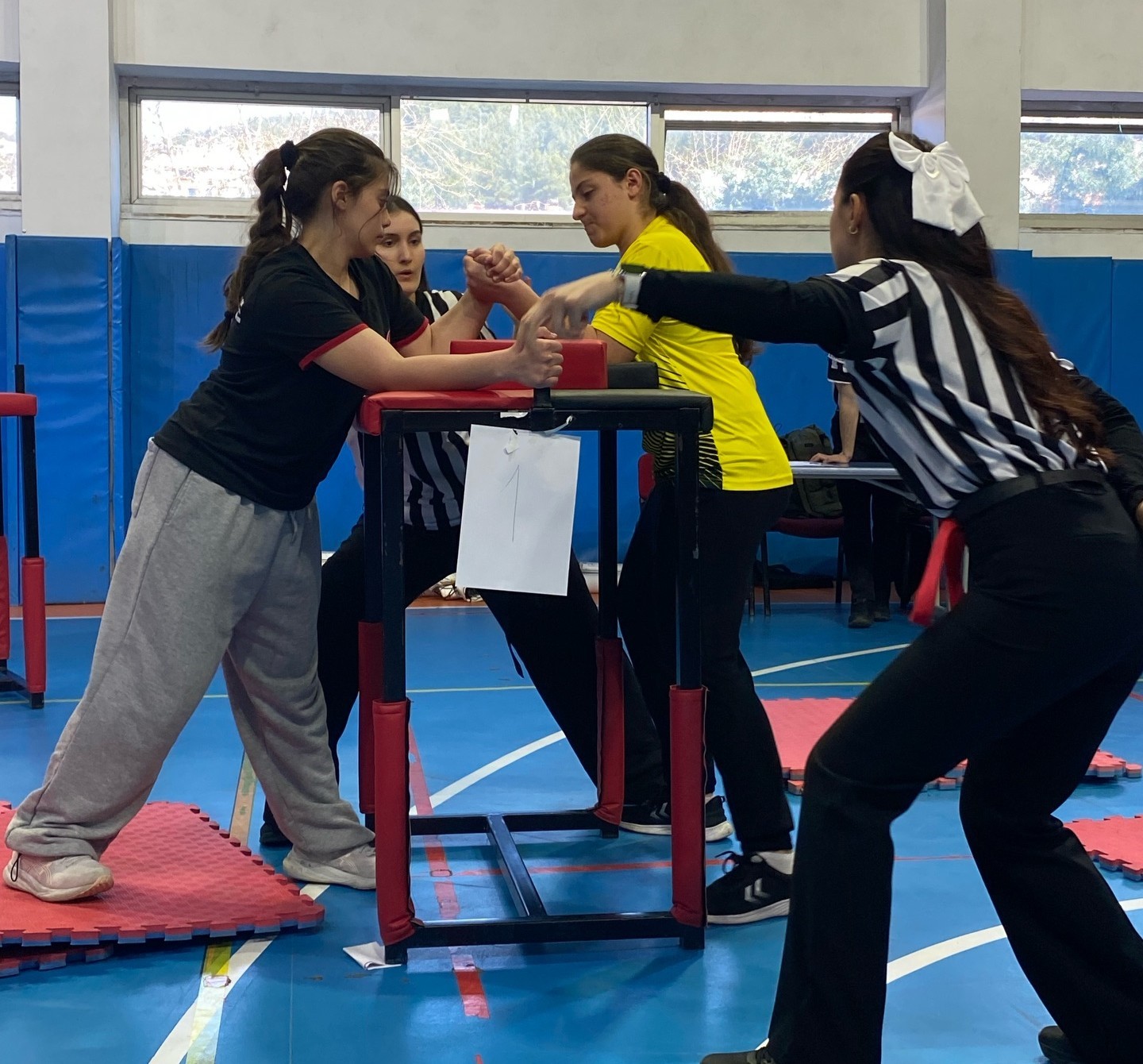 Köyceğizli öğrenciler bilek güreşinde ilk madalyalarını aldı
