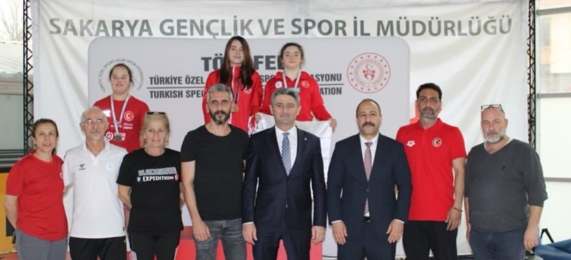 Köyceğizli yüzme sporcusu Oral, madalyaları topladı
