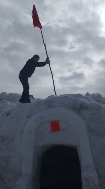 Köyde kardan çay ocağı kurdular, birlik ve beraberlik mesajı verdiler
