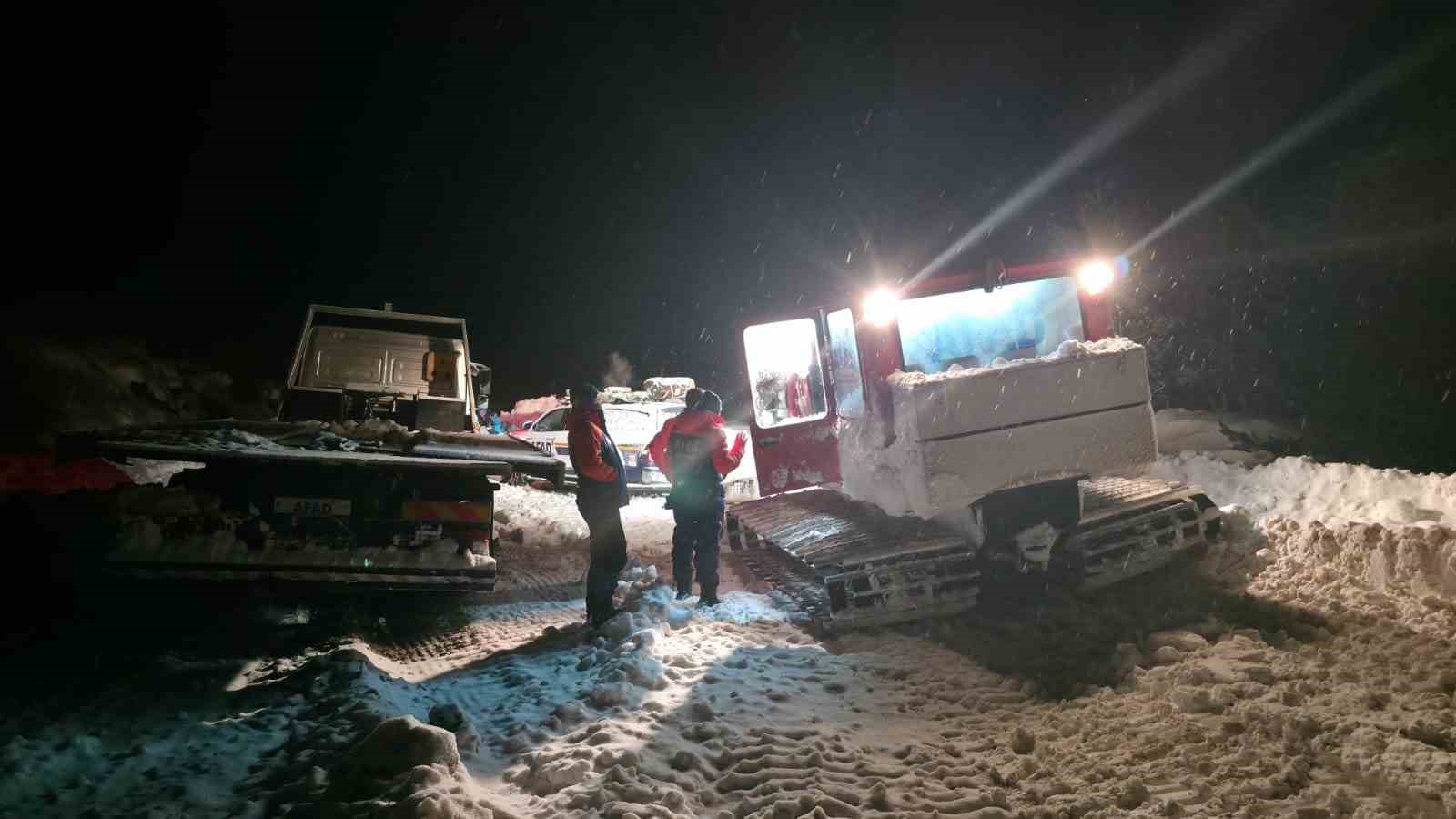 Köyde mahsur kalan tansiyon hastası, 5 saatlik mücadeleyle hastaneye ulaştırıldı
