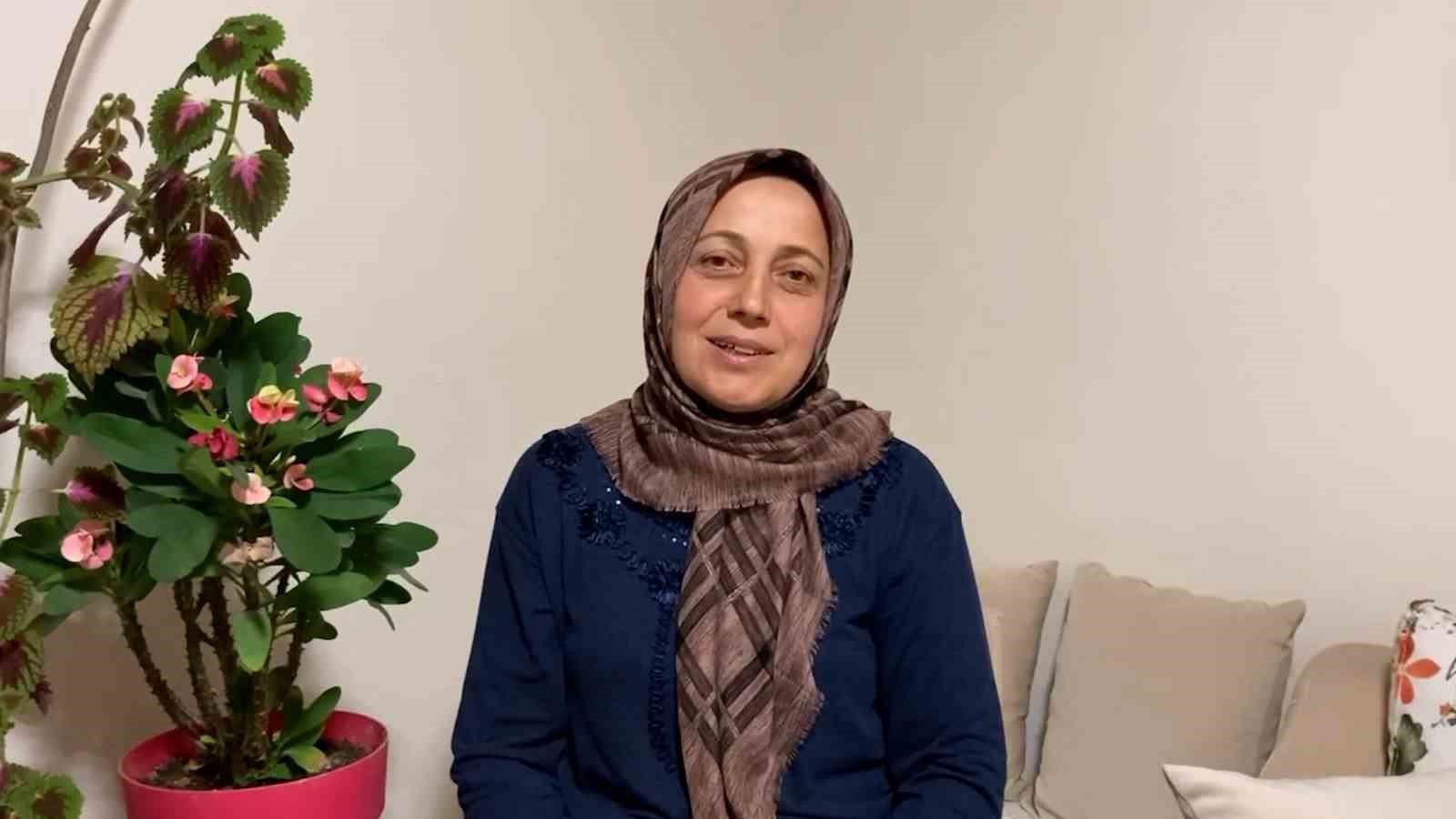 Köylerde kar eğlencesi: Çuvalın içine saman doldurup kayak yaptılar
