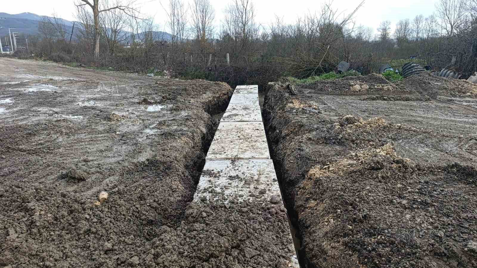 Köylerde kutu menfez çalışmaları devam ediyor
