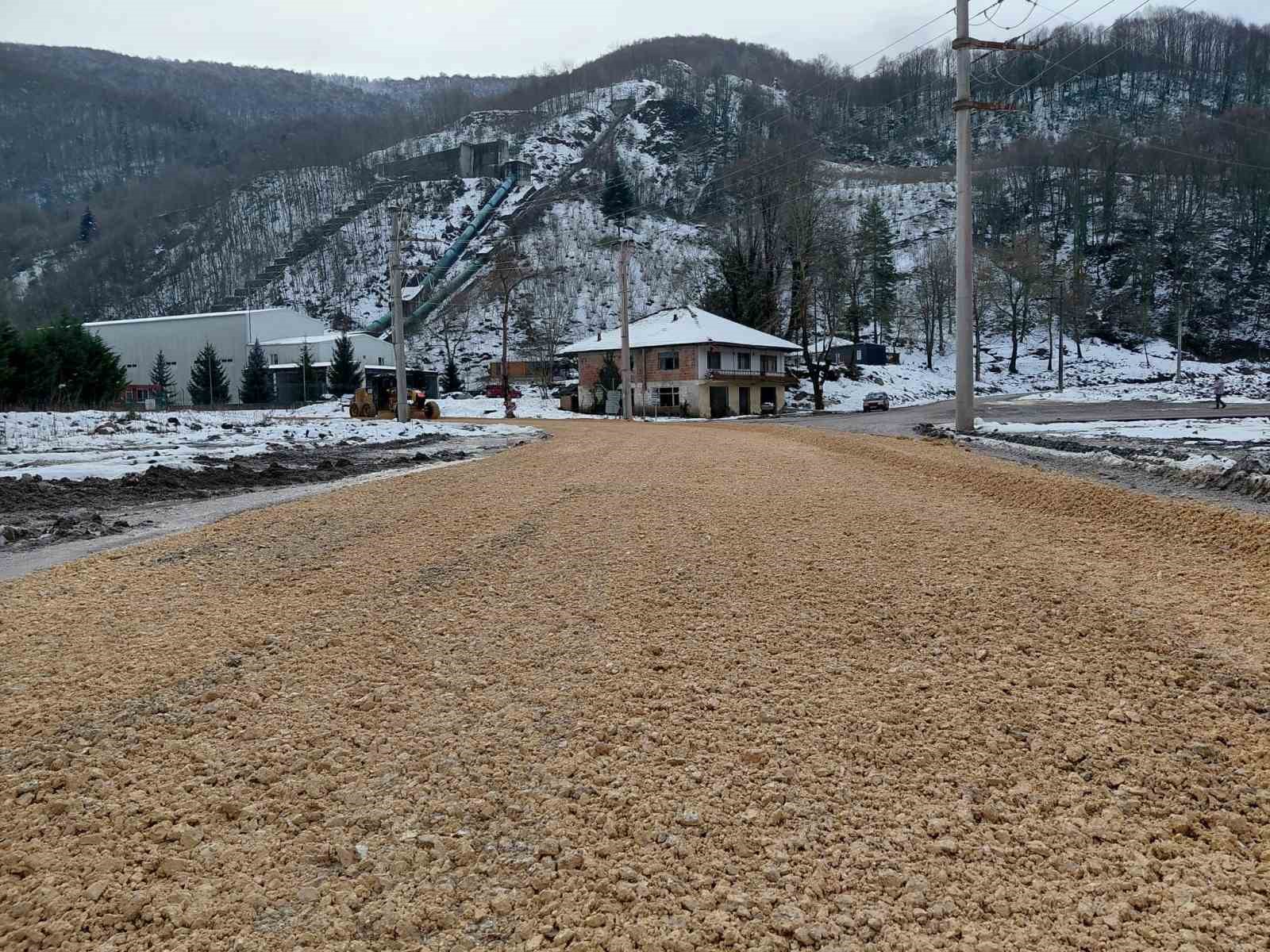 Köylerde yol bakım çalışmaları sürüyor
