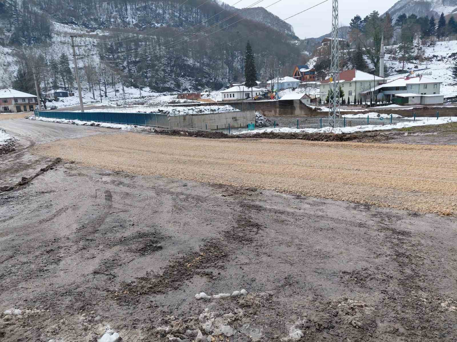 Köylerde yol bakım çalışmaları sürüyor
